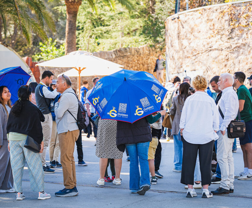 park guell crowd